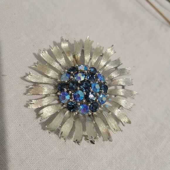 Vintage Lisner Brooch Blue Aurora Borealis Rhinestone Flower - Picture 1 of 11